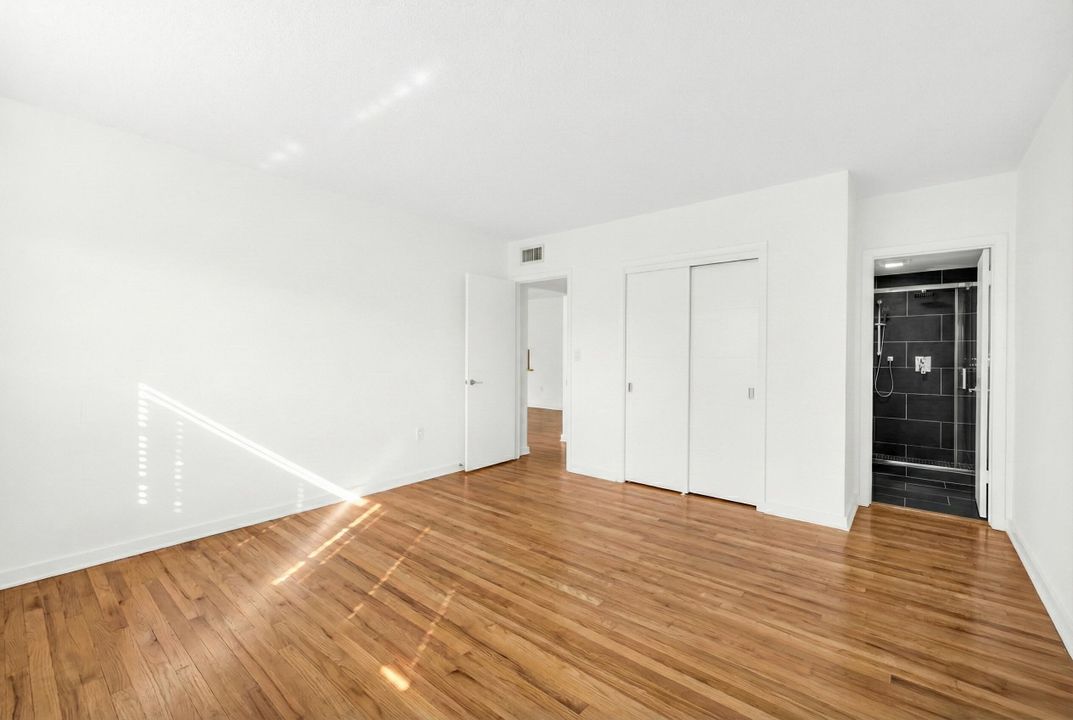 Под контрактом: $379,900 (2 спален, 2 ванн, 1008 Квадратных фут)