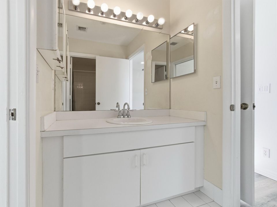 En Venta: $499,900 (3 camas, 2 baños, 1397 Pies cuadrados)