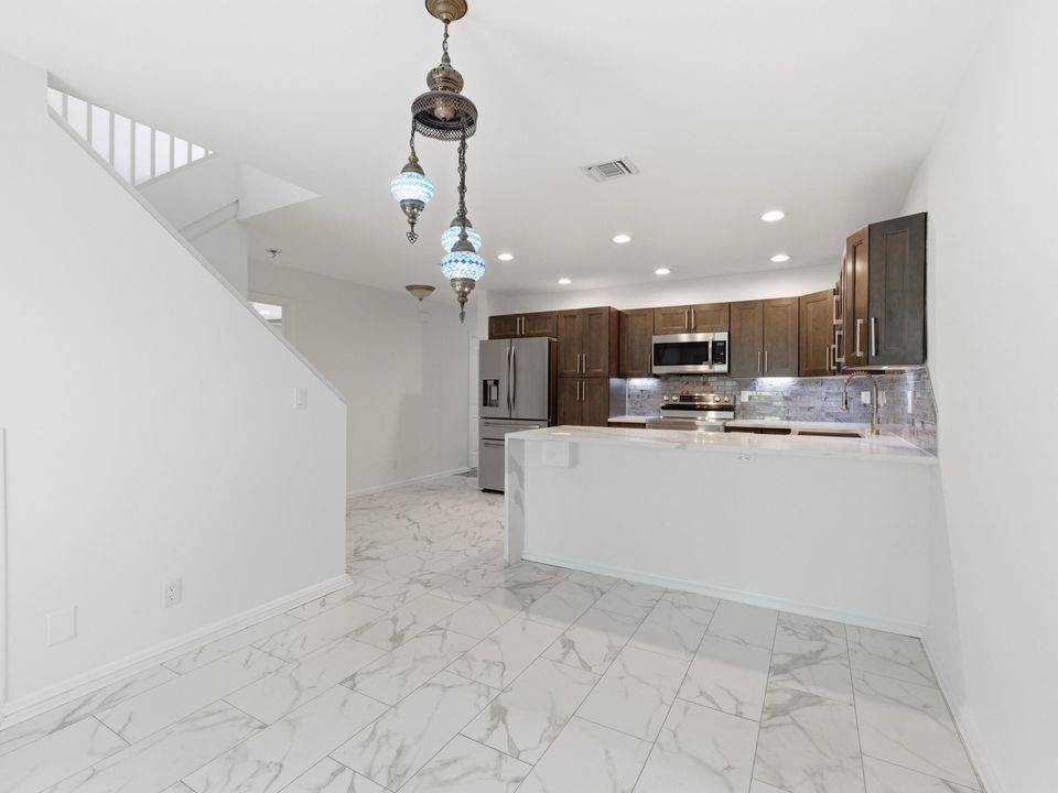 En Venta: $499,900 (3 camas, 2 baños, 1397 Pies cuadrados)