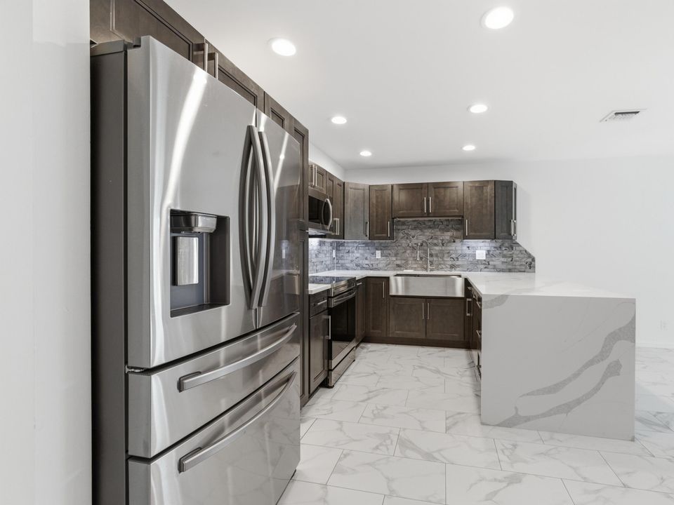 En Venta: $499,900 (3 camas, 2 baños, 1397 Pies cuadrados)