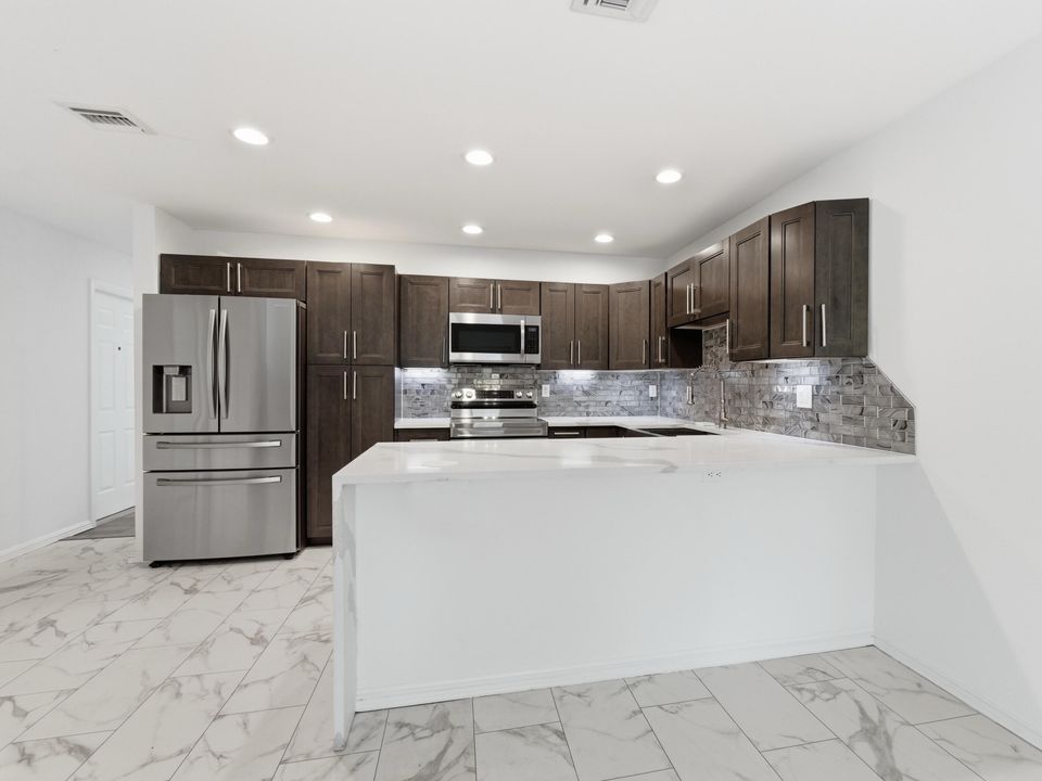 En Venta: $499,900 (3 camas, 2 baños, 1397 Pies cuadrados)