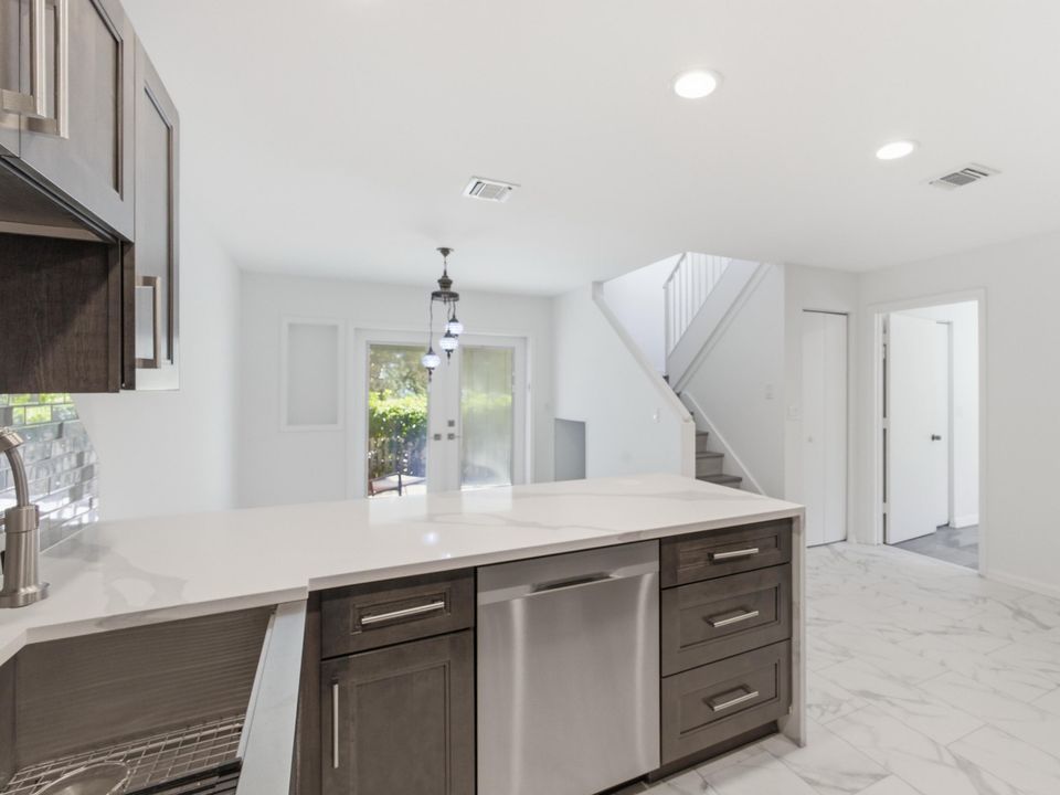 En Venta: $499,900 (3 camas, 2 baños, 1397 Pies cuadrados)