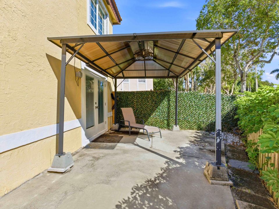 En Venta: $499,900 (3 camas, 2 baños, 1397 Pies cuadrados)