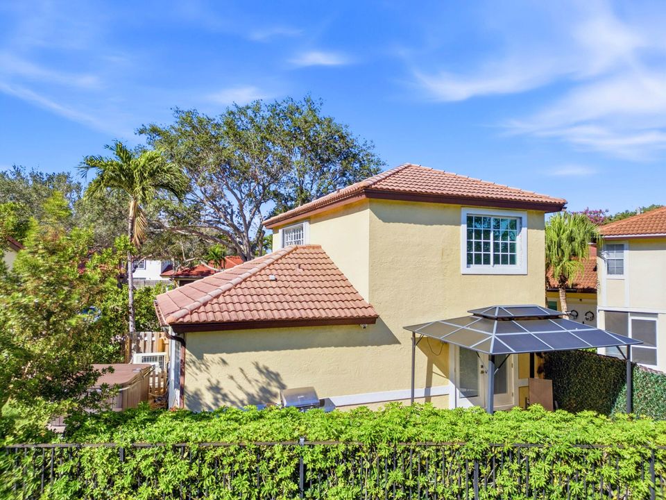 En Venta: $499,900 (3 camas, 2 baños, 1397 Pies cuadrados)