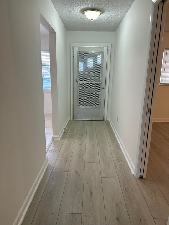 出租: $2,100 (1 贝兹, 2 浴室, 1300 平方英尺)