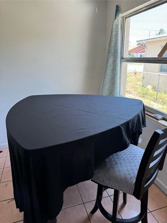 待售: $409,000 (0 贝兹, 0 浴室, 1365 平方英尺)