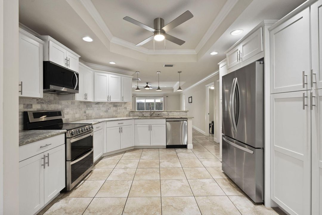 En Venta: $789,000 (4 camas, 3 baños, 2235 Pies cuadrados)