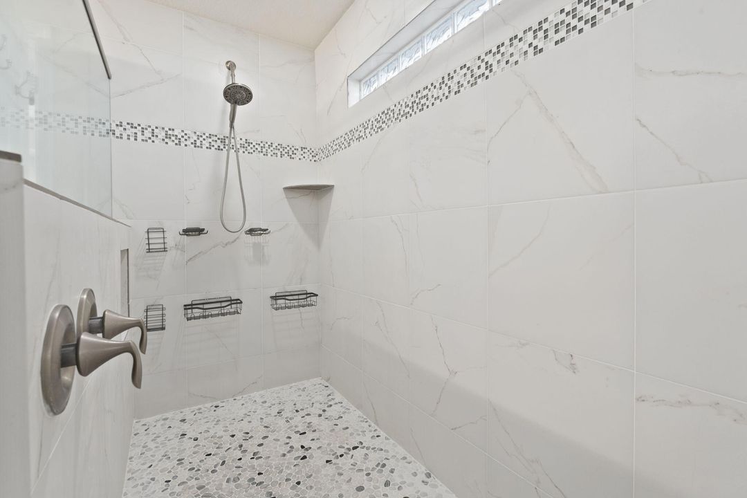 En Venta: $789,000 (4 camas, 3 baños, 2235 Pies cuadrados)