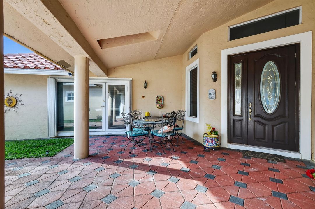 For Sale: $1,200,000 (3 beds, 3 baths, 2369 Square Feet)