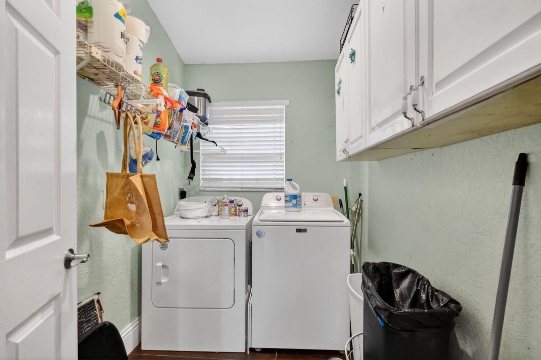 For Sale: $1,200,000 (3 beds, 3 baths, 2369 Square Feet)