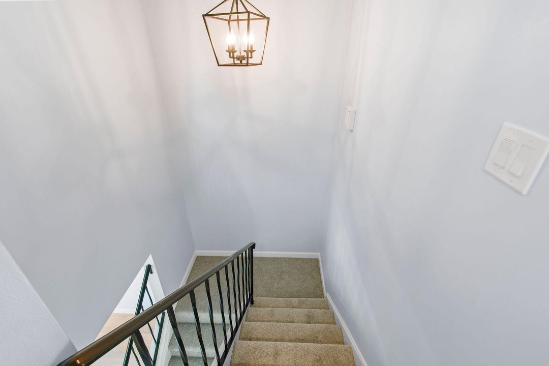 待售: $285,000 (2 贝兹, 2 浴室, 1384 平方英尺)