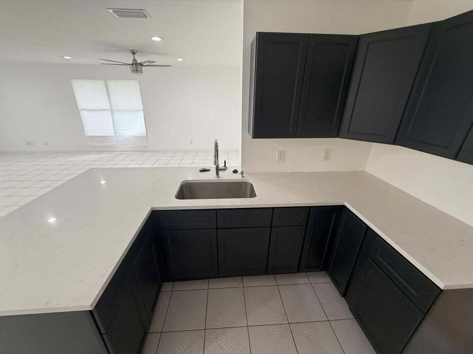 En Venta: $550,000 (3 camas, 2 baños, 1779 Pies cuadrados)