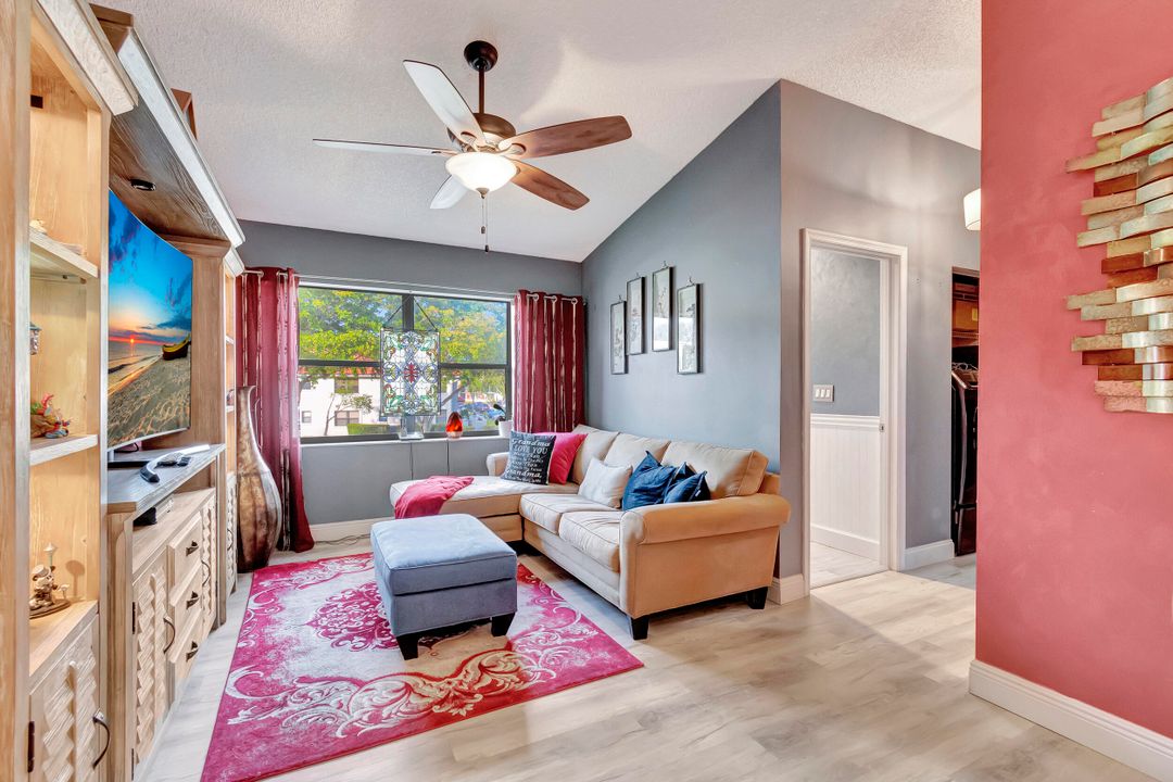 На продажу: $285,000 (2 спален, 2 ванн, 1605 Квадратных фут)