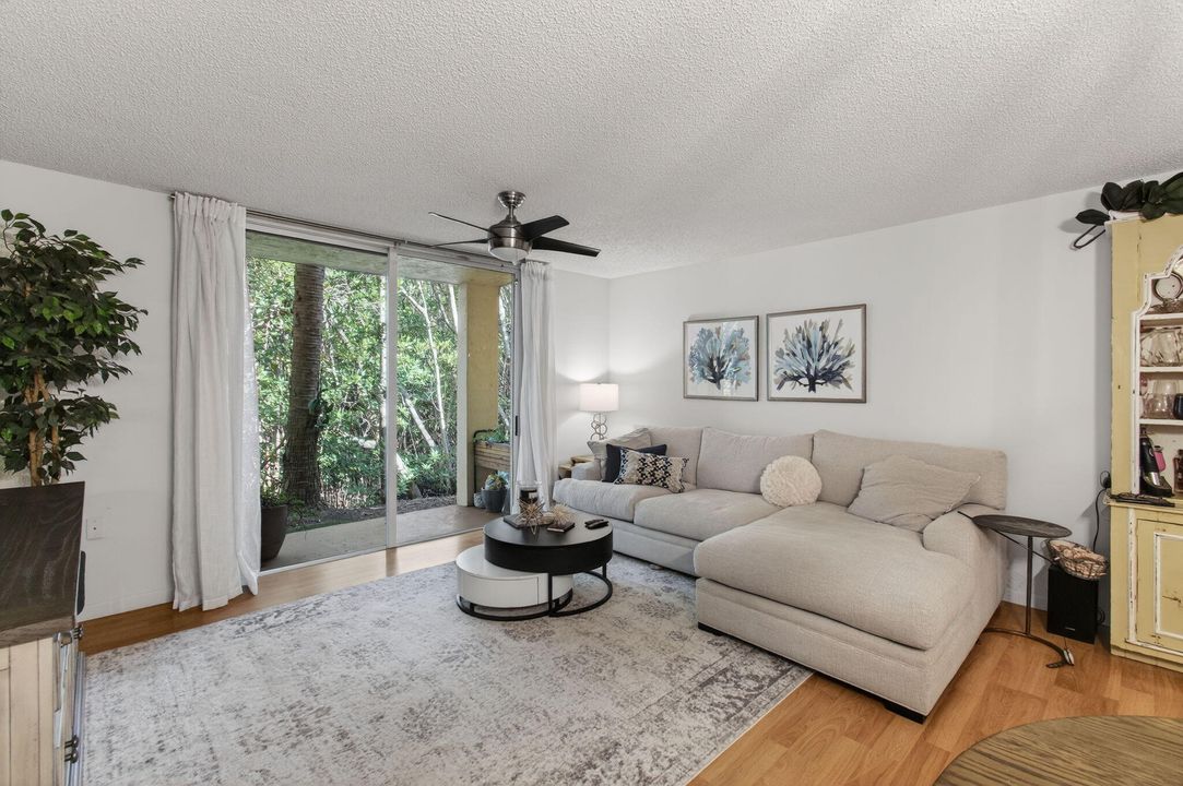 待售: $355,000 (2 贝兹, 2 浴室, 1188 平方英尺)