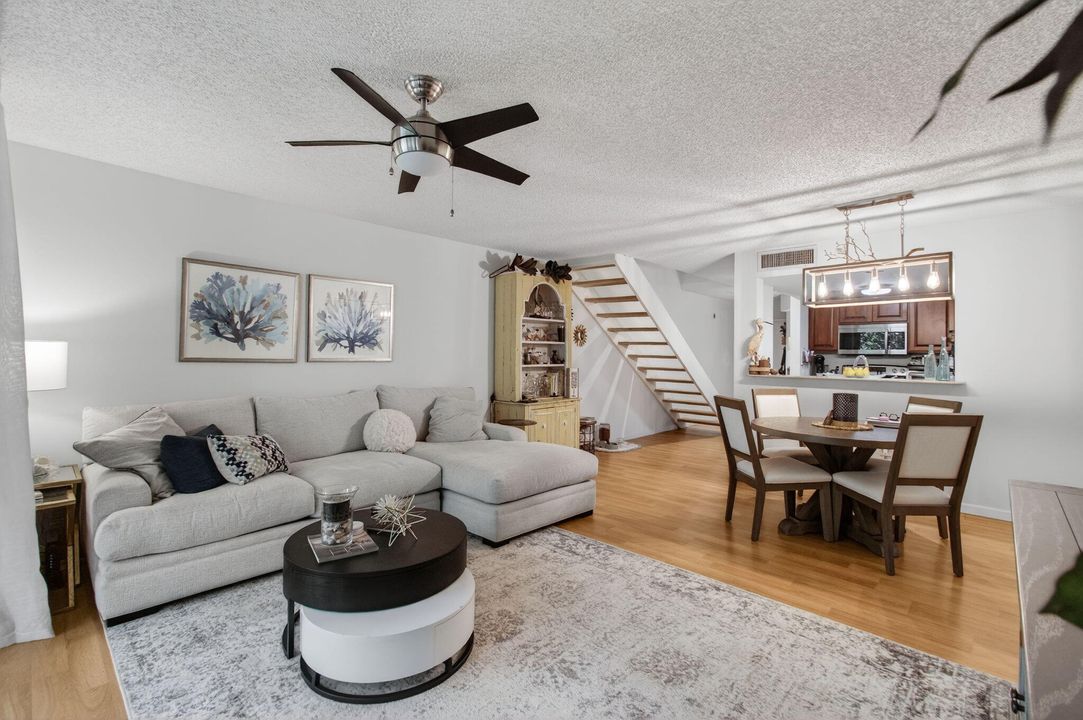 待售: $355,000 (2 贝兹, 2 浴室, 1188 平方英尺)