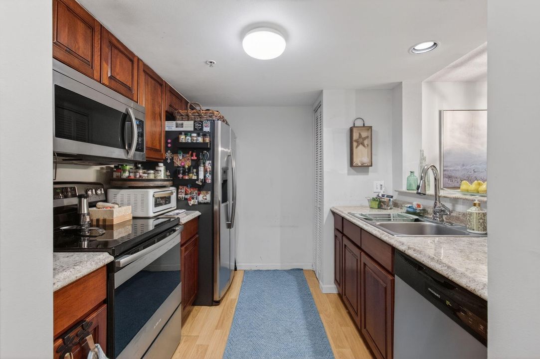 待售: $355,000 (2 贝兹, 2 浴室, 1188 平方英尺)