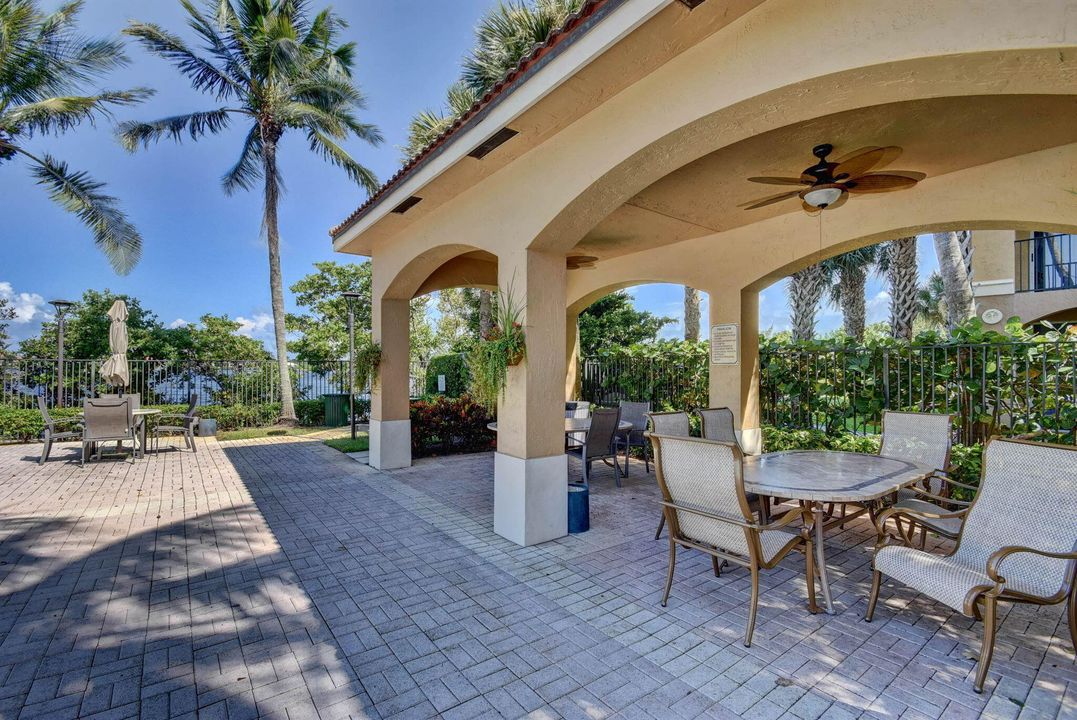 待售: $355,000 (2 贝兹, 2 浴室, 1188 平方英尺)