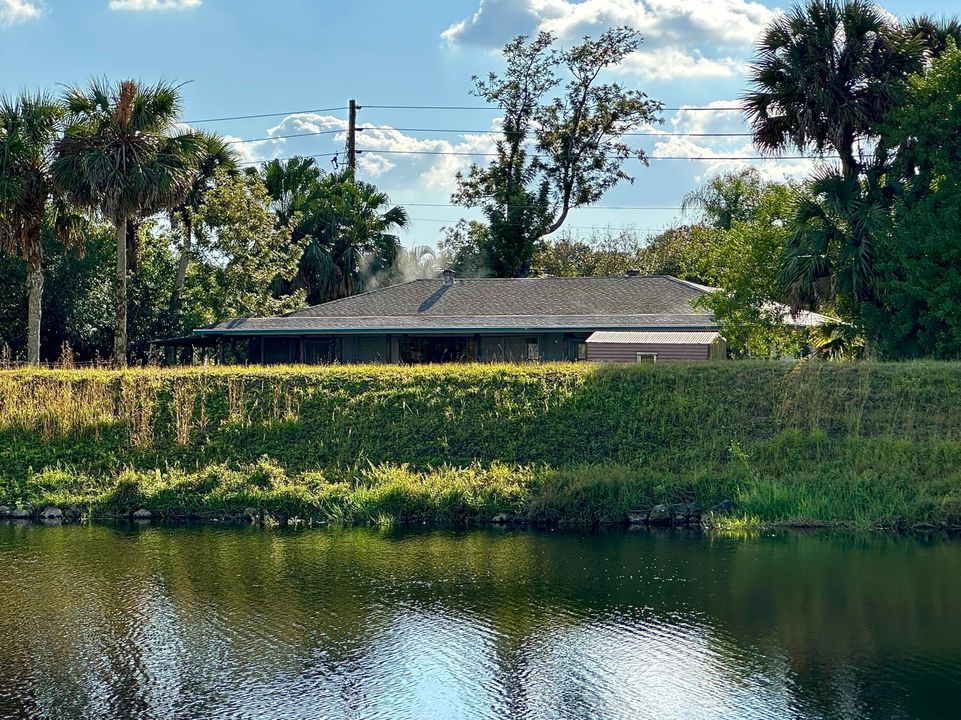 На продажу: $319,900 (2 спален, 2 ванн, 1588 Квадратных фут)