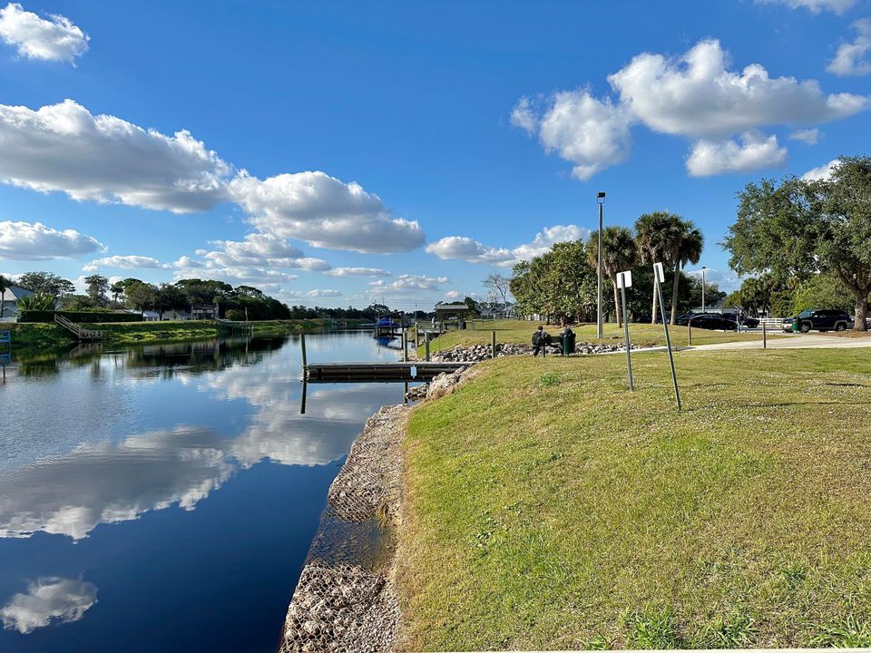 На продажу: $319,900 (2 спален, 2 ванн, 1588 Квадратных фут)