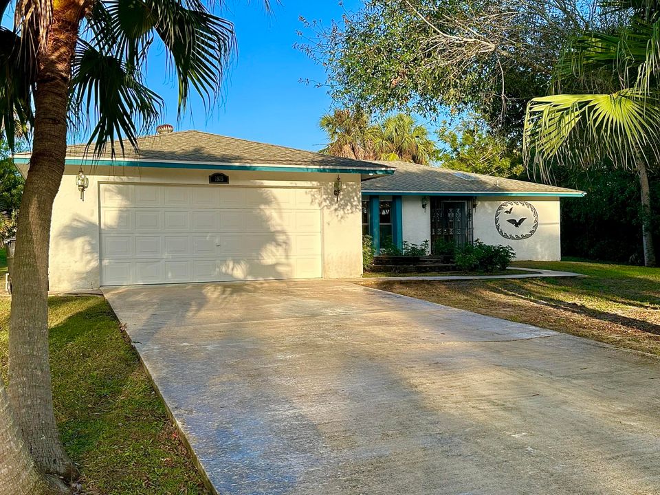 На продажу: $319,900 (2 спален, 2 ванн, 1588 Квадратных фут)