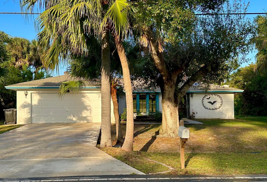 На продажу: $319,900 (2 спален, 2 ванн, 1588 Квадратных фут)