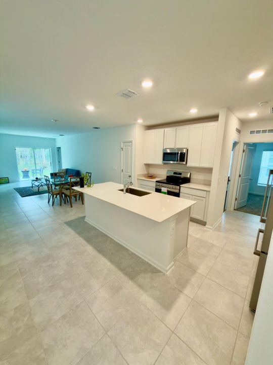 For Sale: $380,000 (3 beds, 2 baths, 1432 Square Feet)