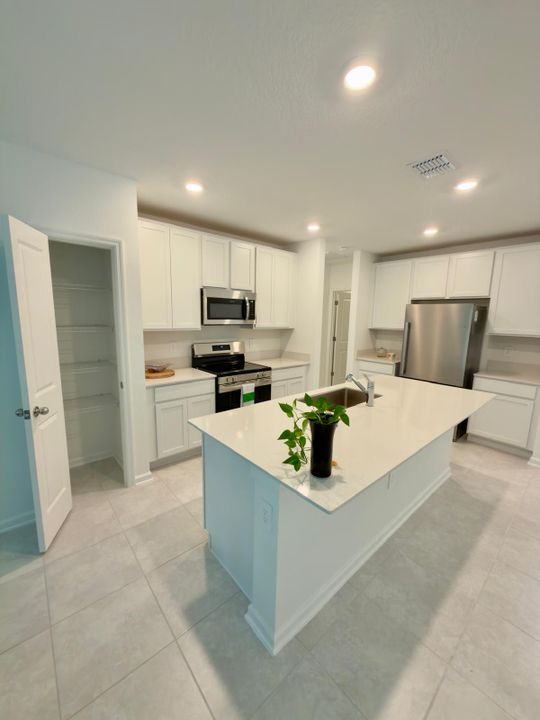 For Sale: $380,000 (3 beds, 2 baths, 1432 Square Feet)