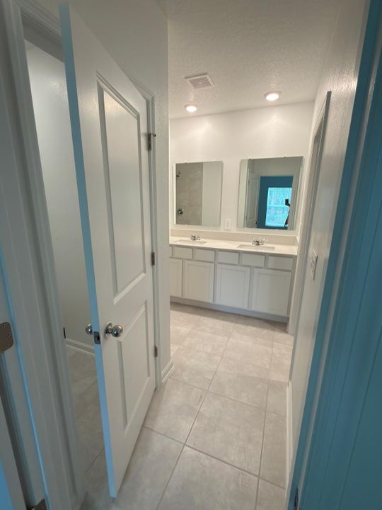 For Sale: $380,000 (3 beds, 2 baths, 1432 Square Feet)