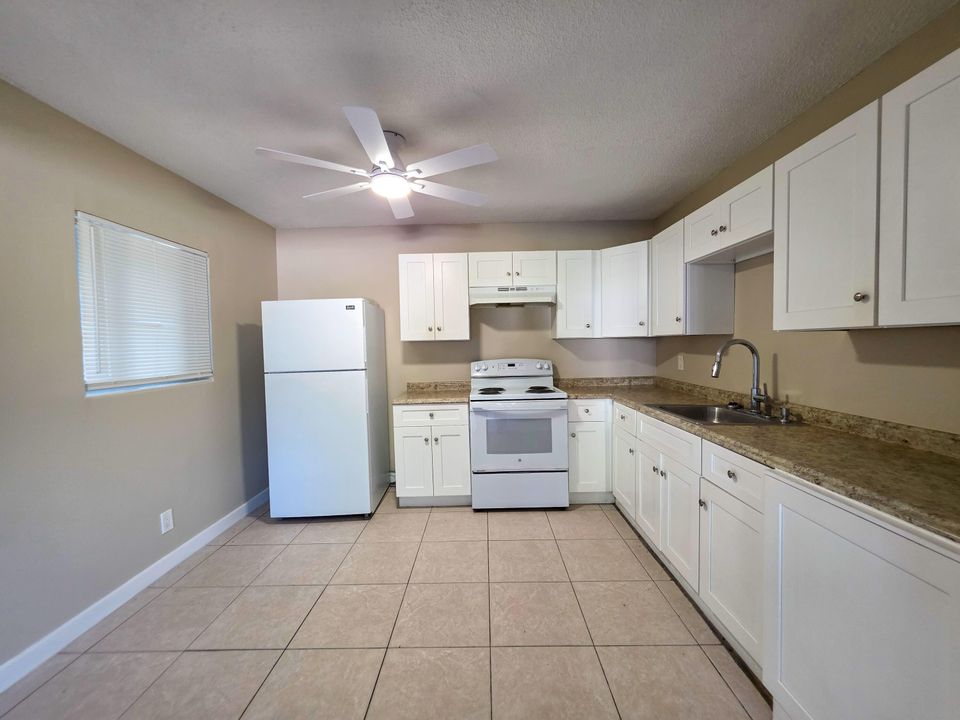 На продажу: $135,000 (2 спален, 1 ванн, 733 Квадратных фут)