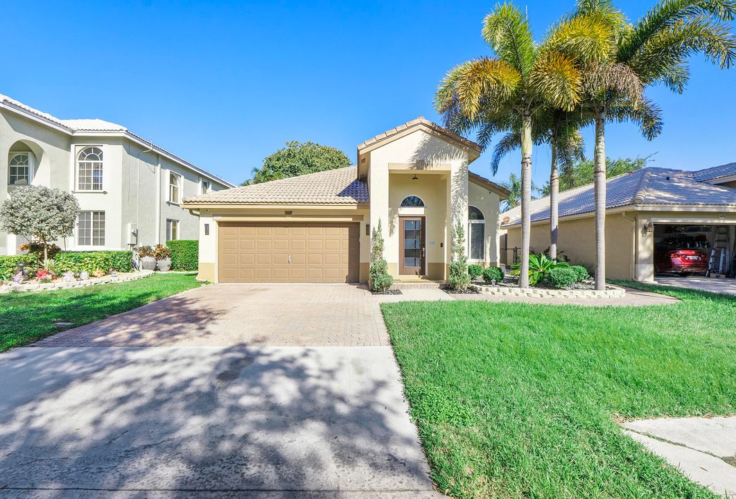 Recently Sold: $625,000 (3 beds, 2 baths, 1679 Square Feet)