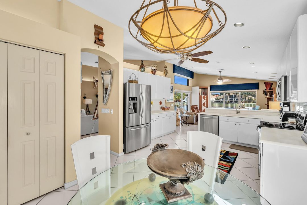 На продажу: $639,000 (3 спален, 2 ванн, 2327 Квадратных фут)