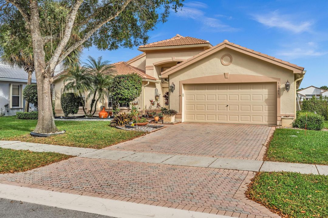 На продажу: $639,000 (3 спален, 2 ванн, 2327 Квадратных фут)