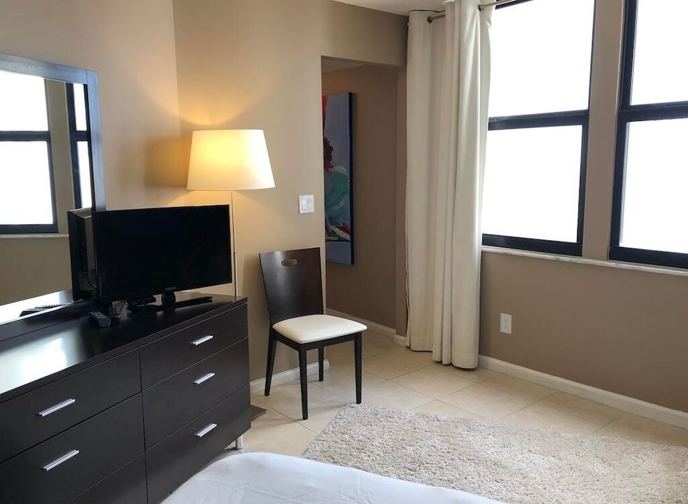 出租: $5,500 (2 贝兹, 2 浴室, 1219 平方英尺)