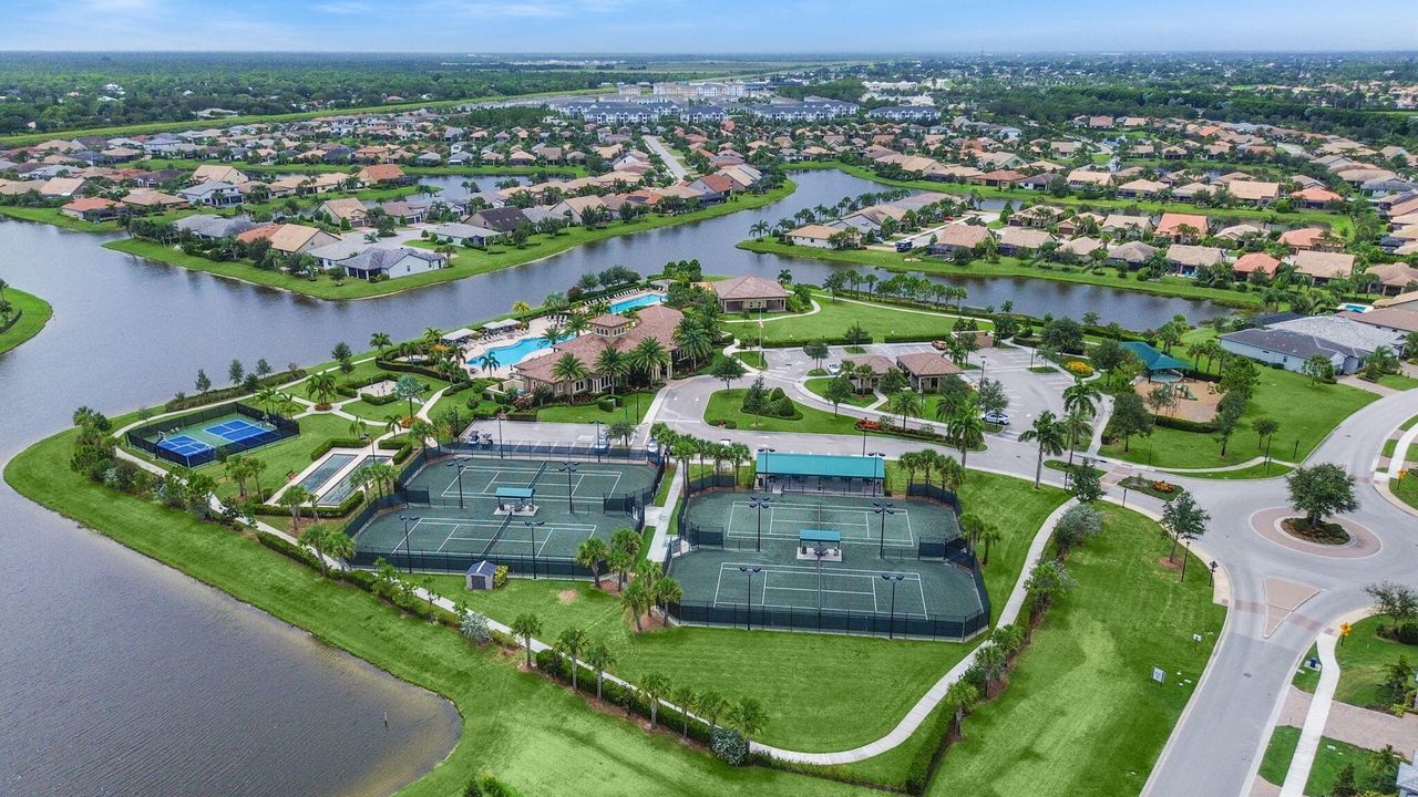 На продажу: $500,000 (2 спален, 2 ванн, 2222 Квадратных фут)