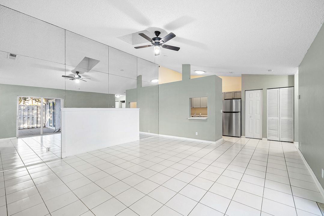 待售: $385,000 (2 贝兹, 2 浴室, 1037 平方英尺)