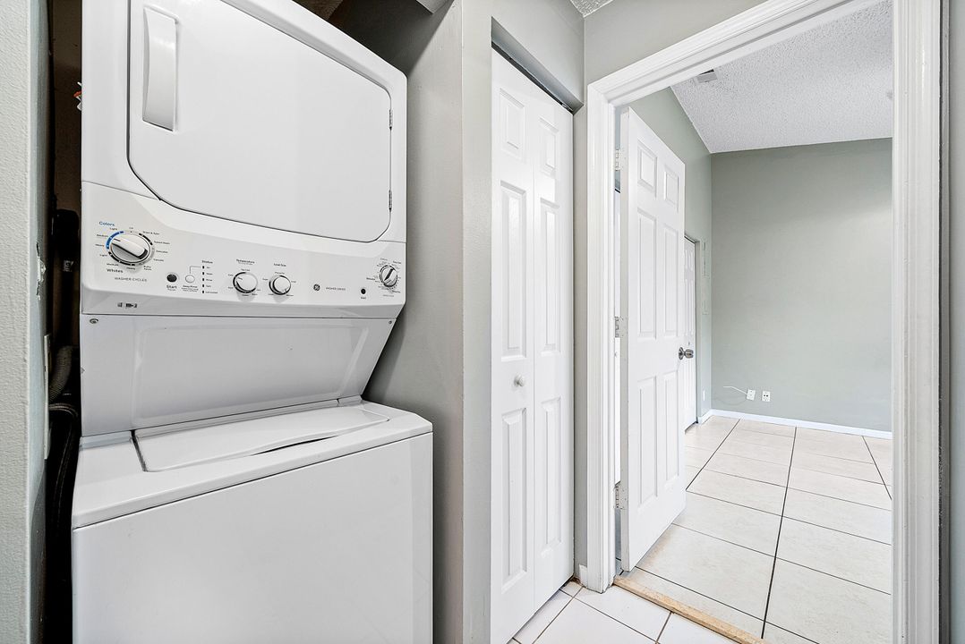 待售: $385,000 (2 贝兹, 2 浴室, 1037 平方英尺)