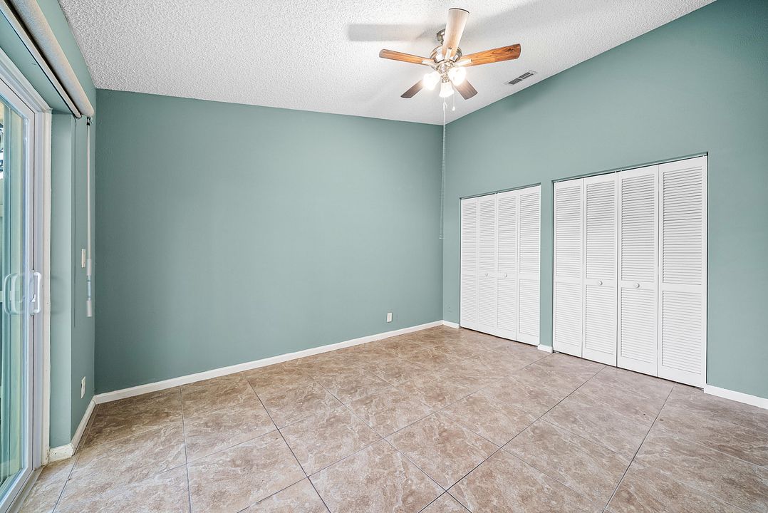 待售: $385,000 (2 贝兹, 2 浴室, 1037 平方英尺)