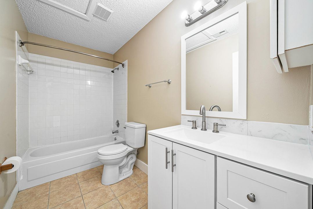 待售: $385,000 (2 贝兹, 2 浴室, 1037 平方英尺)