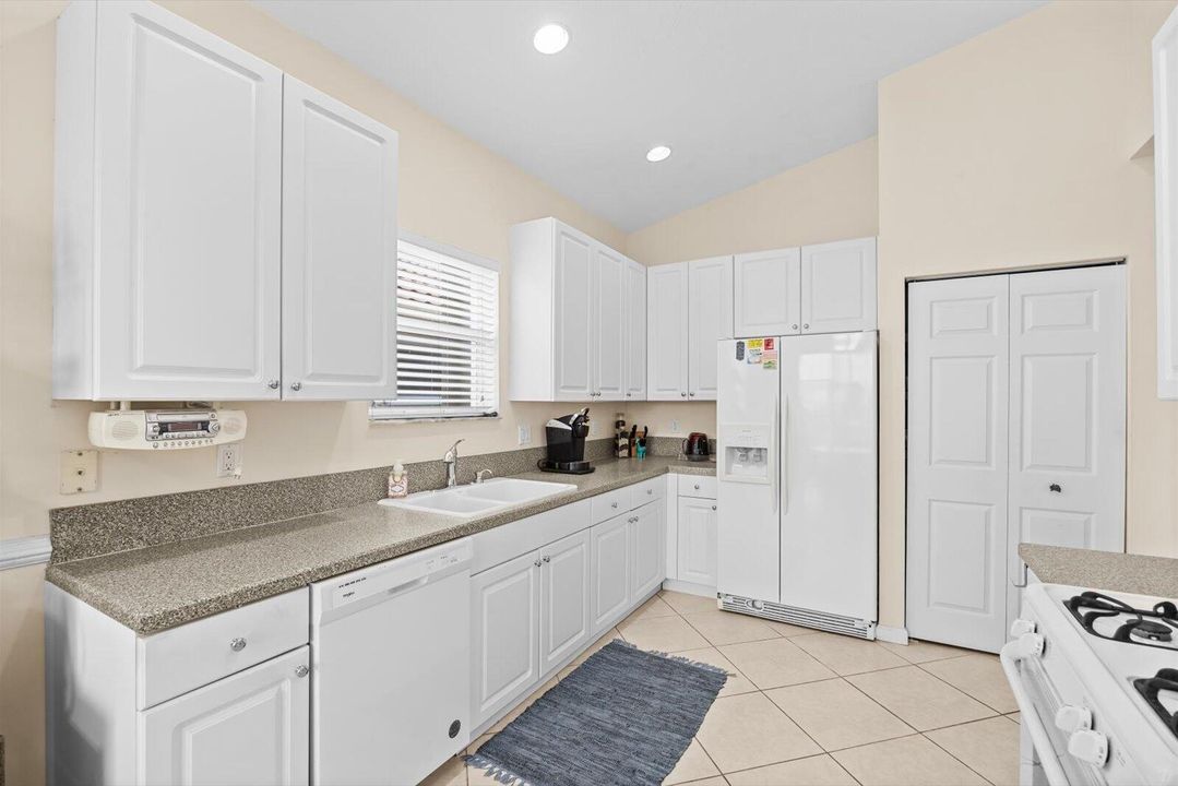 待售: $349,000 (3 贝兹, 2 浴室, 1711 平方英尺)