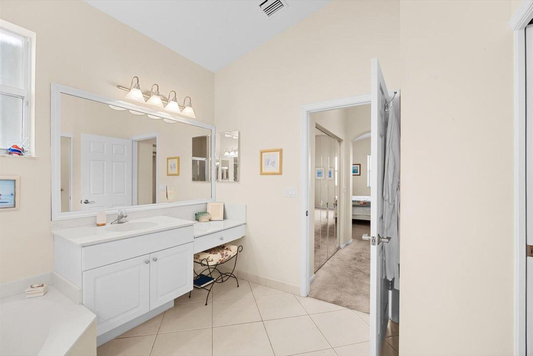 待售: $349,000 (3 贝兹, 2 浴室, 1711 平方英尺)