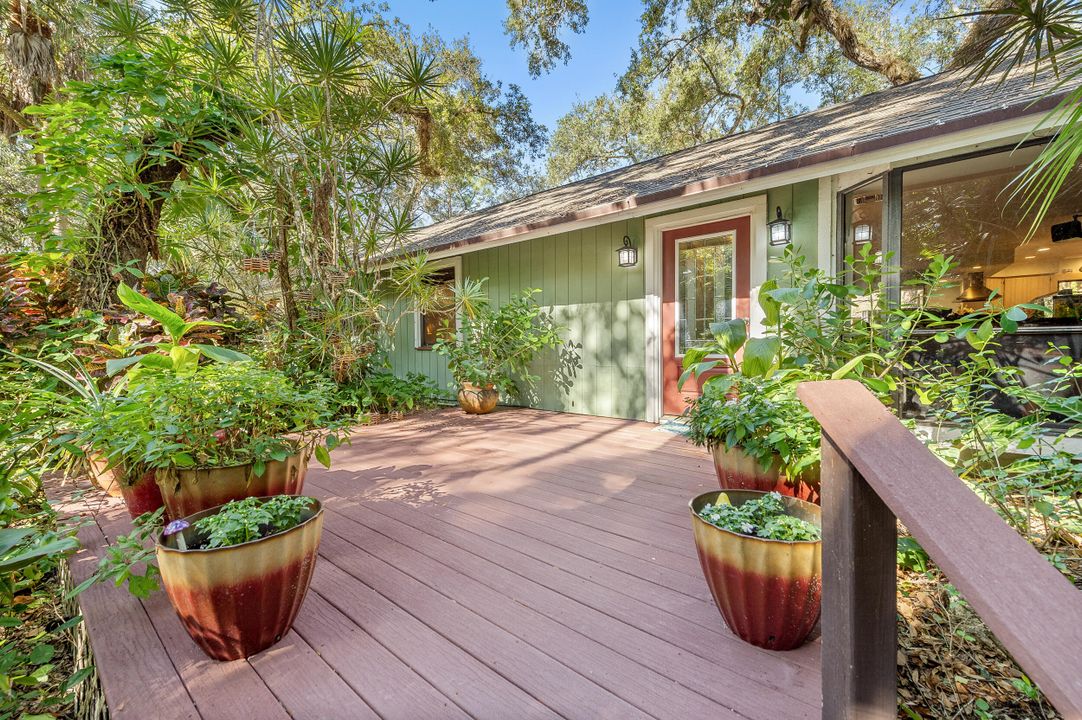 Под контрактом: $775,000 (3 спален, 3 ванн, 2450 Квадратных фут)