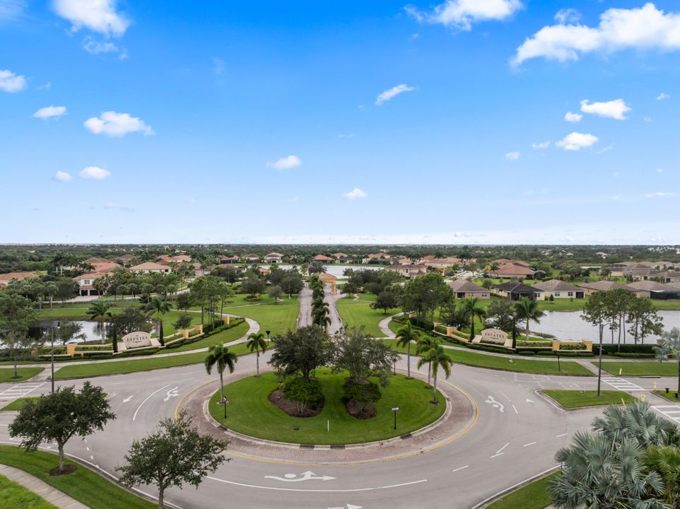 For Sale: $387,000 (3 beds, 2 baths, 1714 Square Feet)