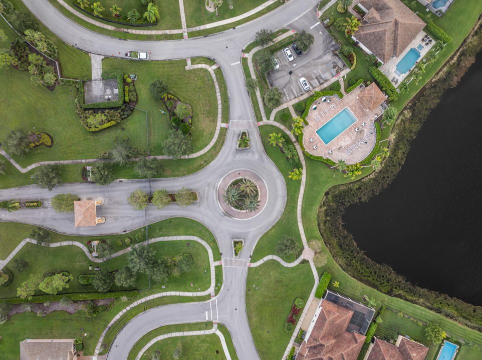 For Sale: $387,000 (3 beds, 2 baths, 1714 Square Feet)