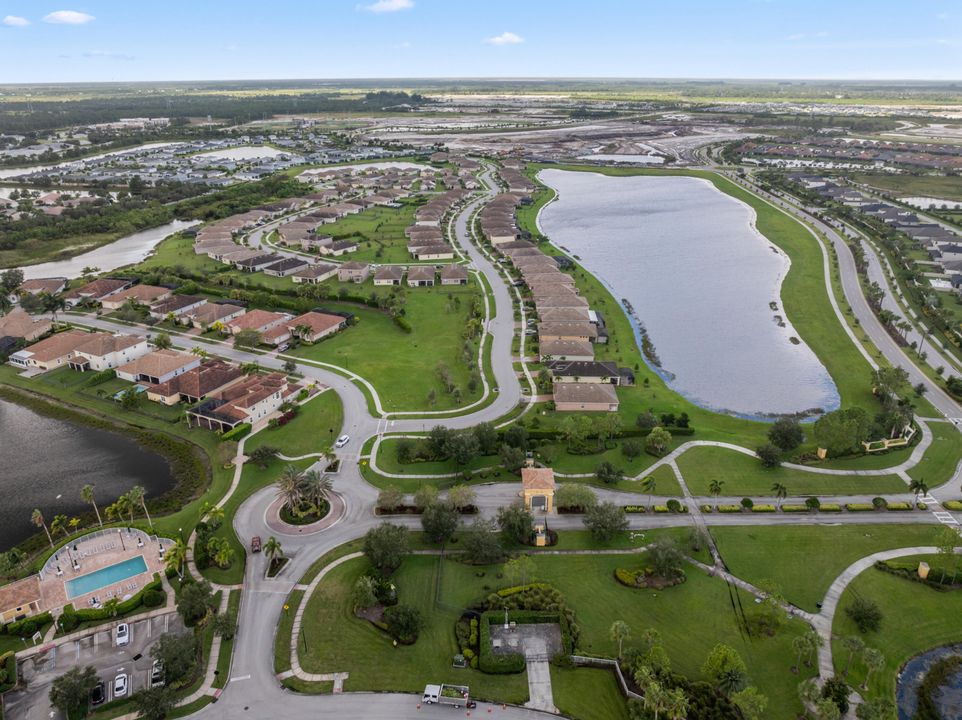 For Sale: $387,000 (3 beds, 2 baths, 1714 Square Feet)