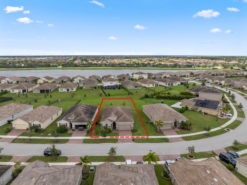 For Sale: $387,000 (3 beds, 2 baths, 1714 Square Feet)