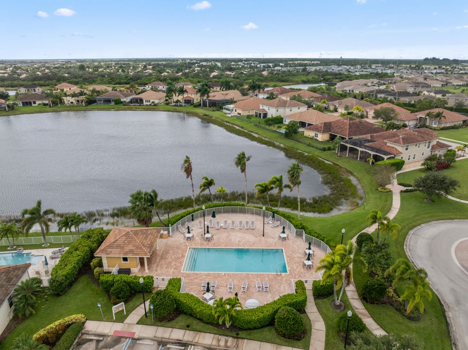 For Sale: $387,000 (3 beds, 2 baths, 1714 Square Feet)