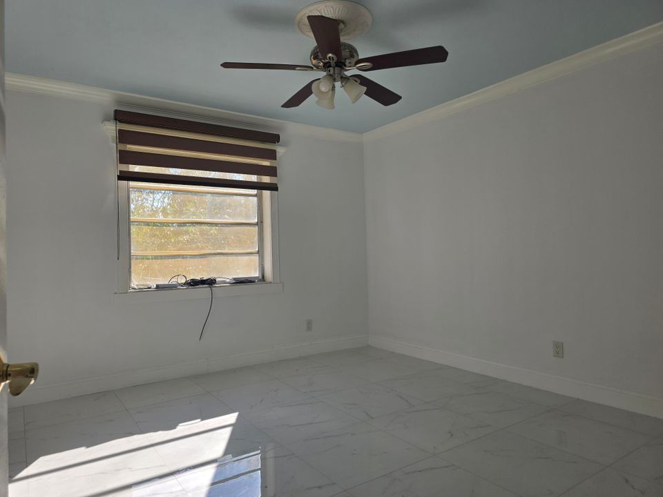 Active With Contract: $1,800 (1 beds, 1 baths, 693 Square Feet)