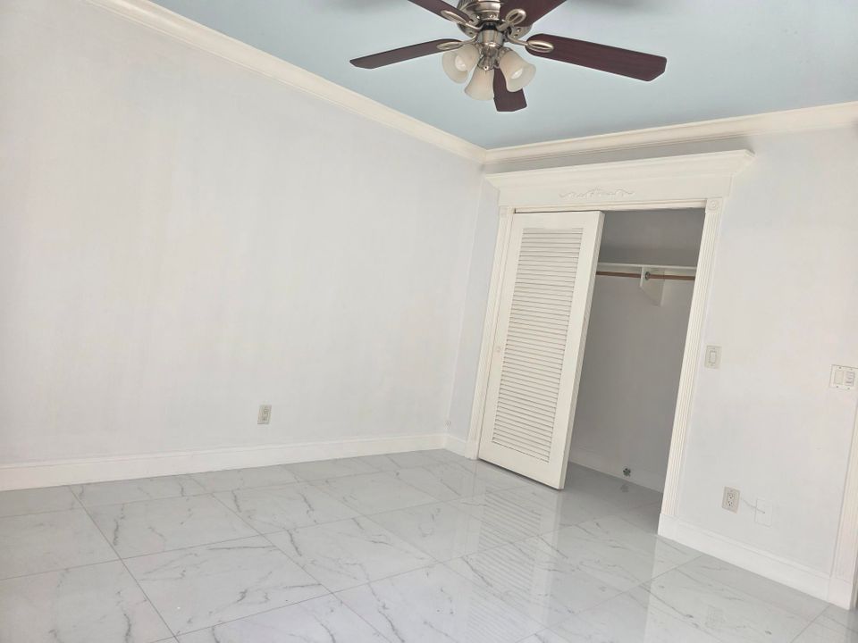 Active With Contract: $1,800 (1 beds, 1 baths, 693 Square Feet)