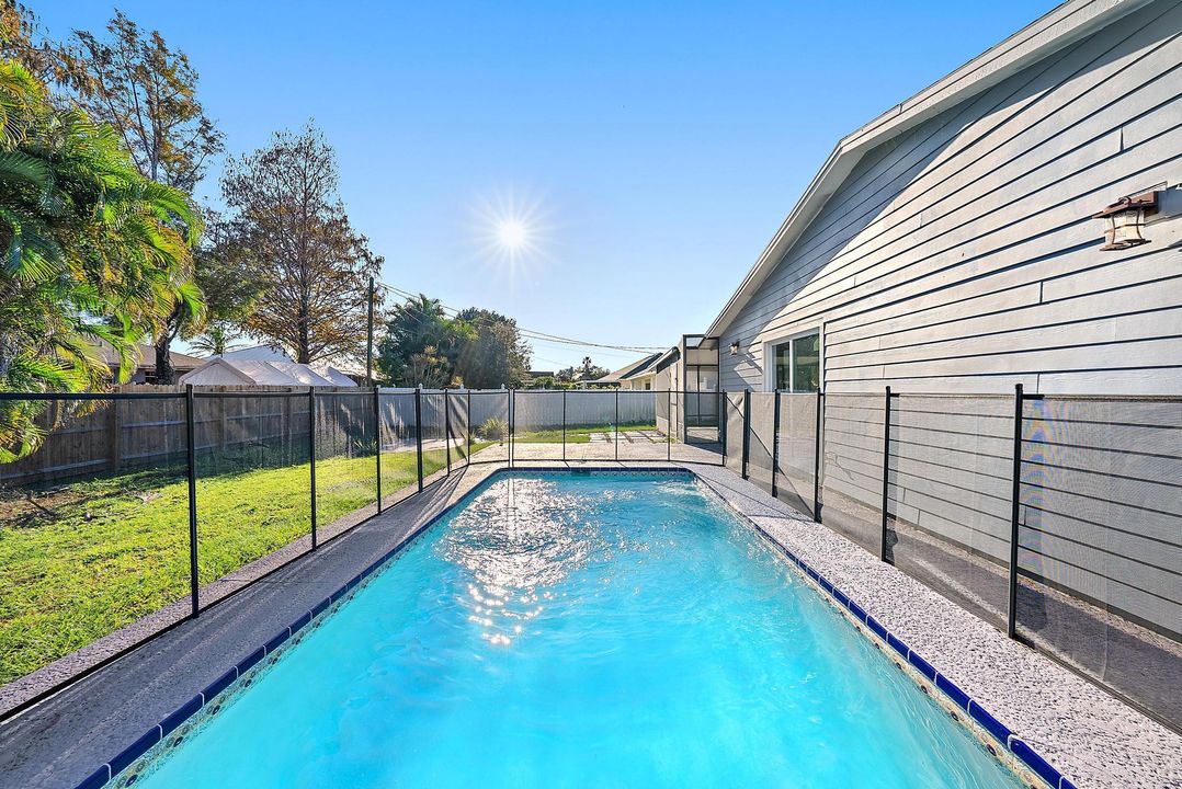 For Rent: $3,600 (4 beds, 2 baths, 1720 Square Feet)