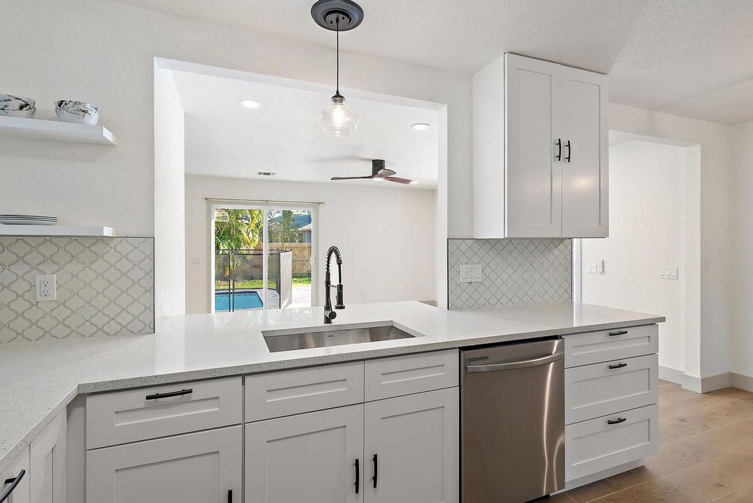 For Rent: $3,600 (4 beds, 2 baths, 1720 Square Feet)